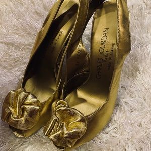 *RARE* VINTAGE GOLD CHARLES JOURDAN PUMPS